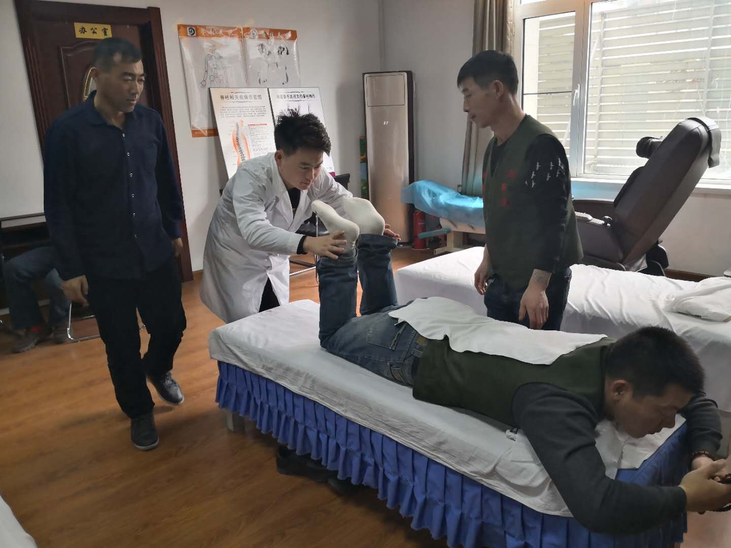 沈阳金辉脊柱_金辉脊柱_沈阳腰脱治疗_沈阳颈肩痛_沈阳整脊培训_沈阳疑难病巧治_沈阳正骨培训_沈阳颈肩病治疗